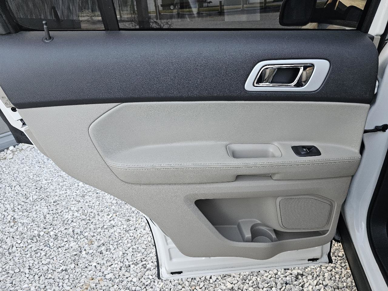 Used 2015 Ford Explorer Limited w/ Equipment Group 302A FWD image 17