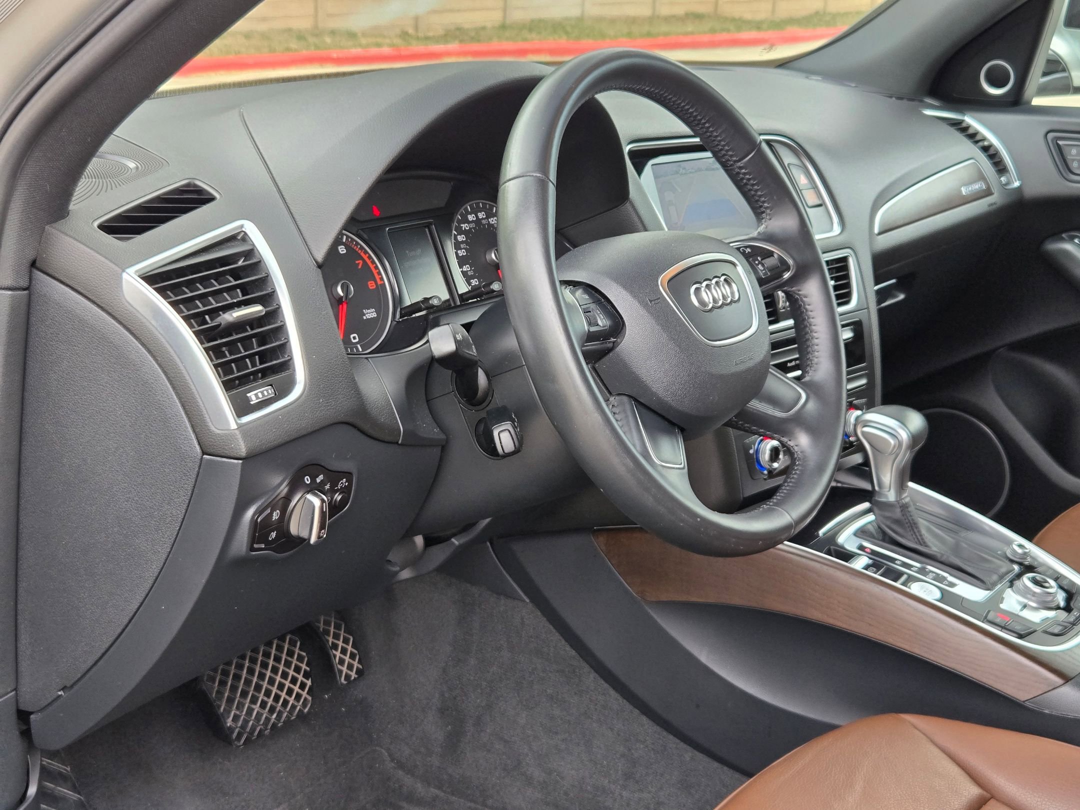 Used 2016 Audi Q5 2.0T Premium Plus w/ Technology Package image 12