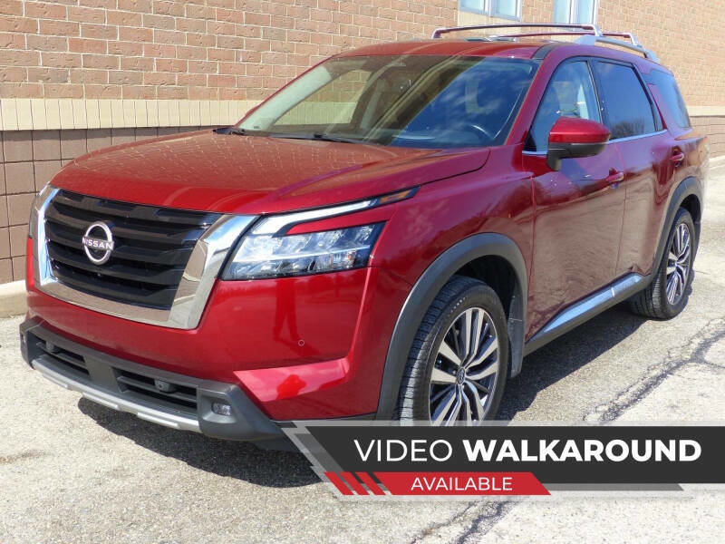 Used 2022 Nissan Pathfinder Platinum w/ Cargo Package FWD image 1