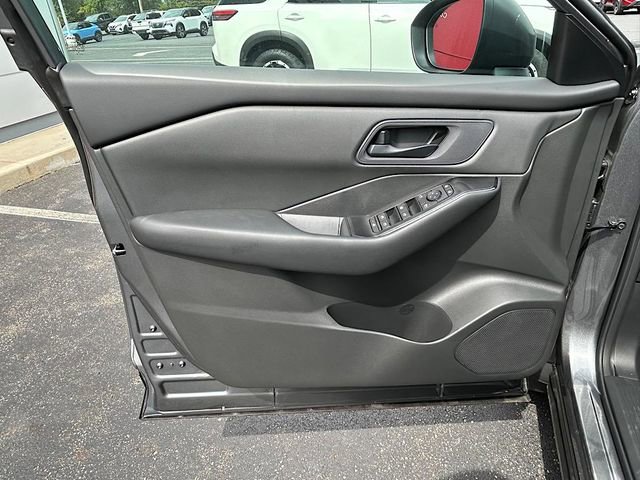 New 2025 Nissan Rogue S image 13