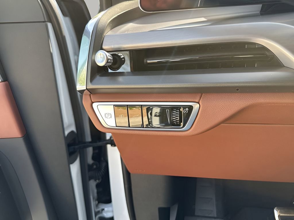 New 2026 Cadillac Vistiq Platinum w/ LPO, Floor Liner Package image 31