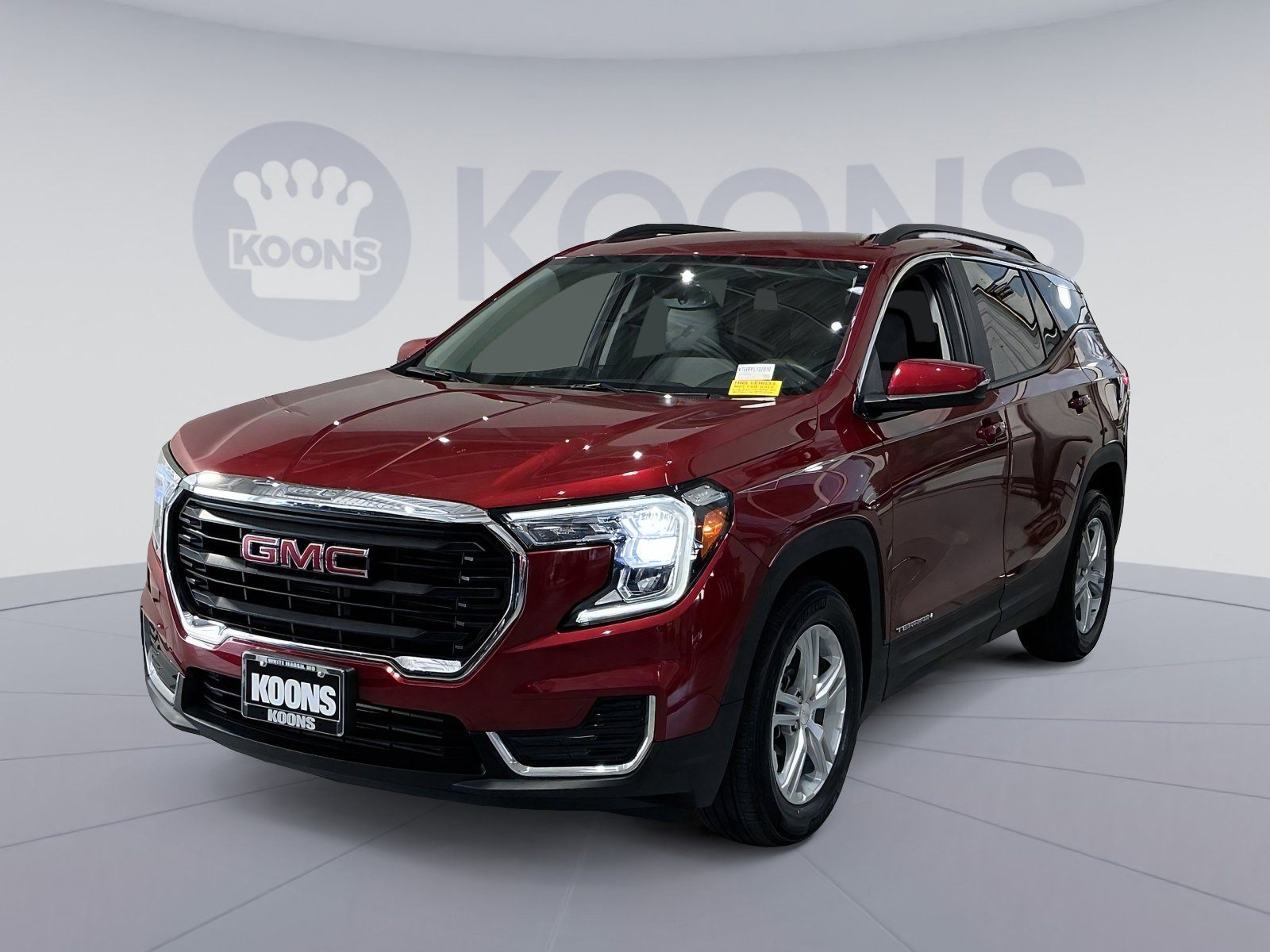 Used 2023 GMC Terrain SLE w/ Driver Convenience Package FWD image 1
