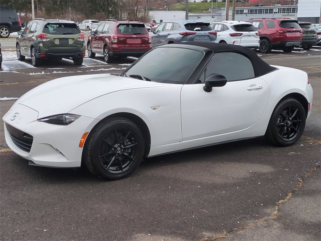 Used 2020 MAZDA MX-5 Miata Sport image 2