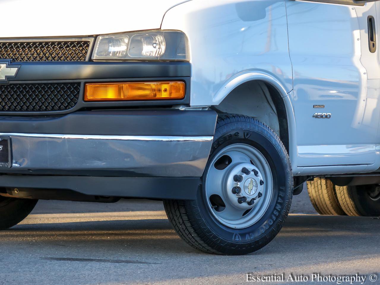 Used 2021 Chevrolet Express 4500 w/ Power Convenience Package RWD image 4