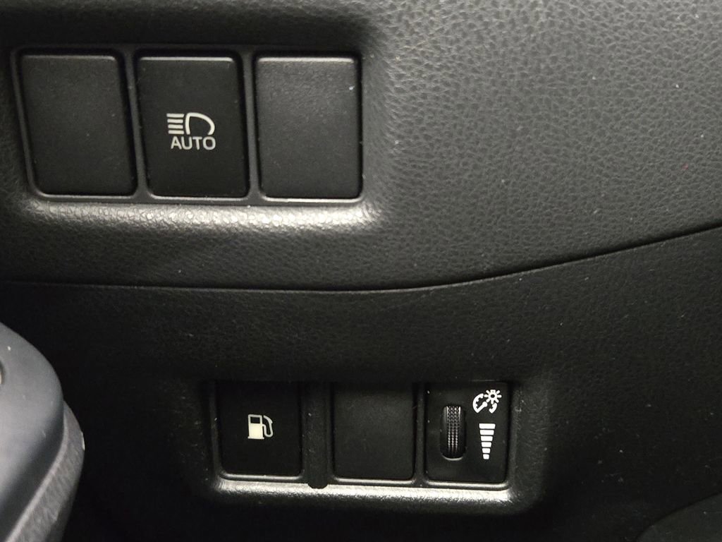 Used 2019 Toyota C-HR LE FWD image 21