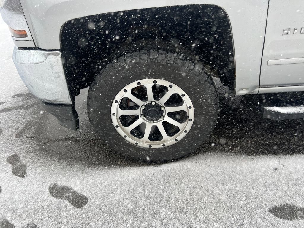 Used 2018 Chevrolet Silverado 1500 LT w/ All Star Edition image 28