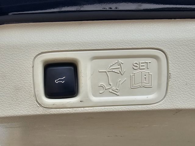 Used 2020 Lincoln Navigator Black Label w/ Cargo Convenience Package image 35