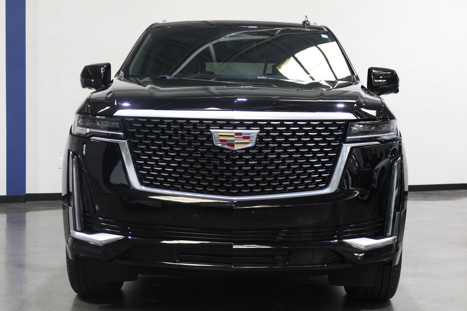 Used 2023 Cadillac Escalade ESV Premium Luxury w/ Performance Package AWD/4WD image 5