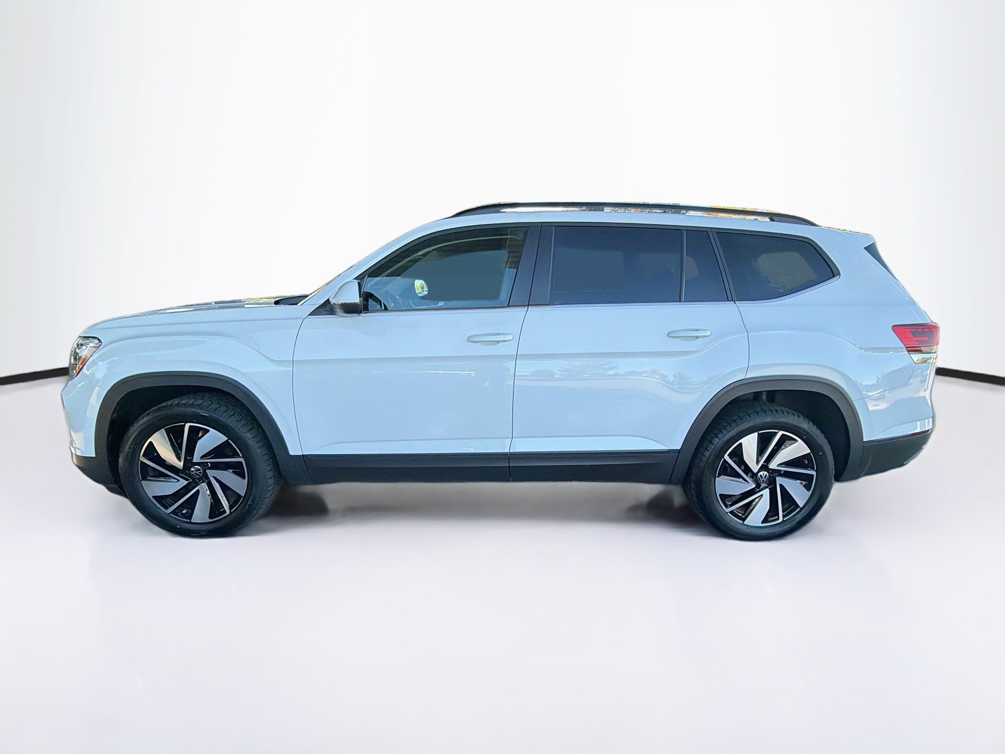 Used 2025 Volkswagen Atlas SE AWD/4WD image 4