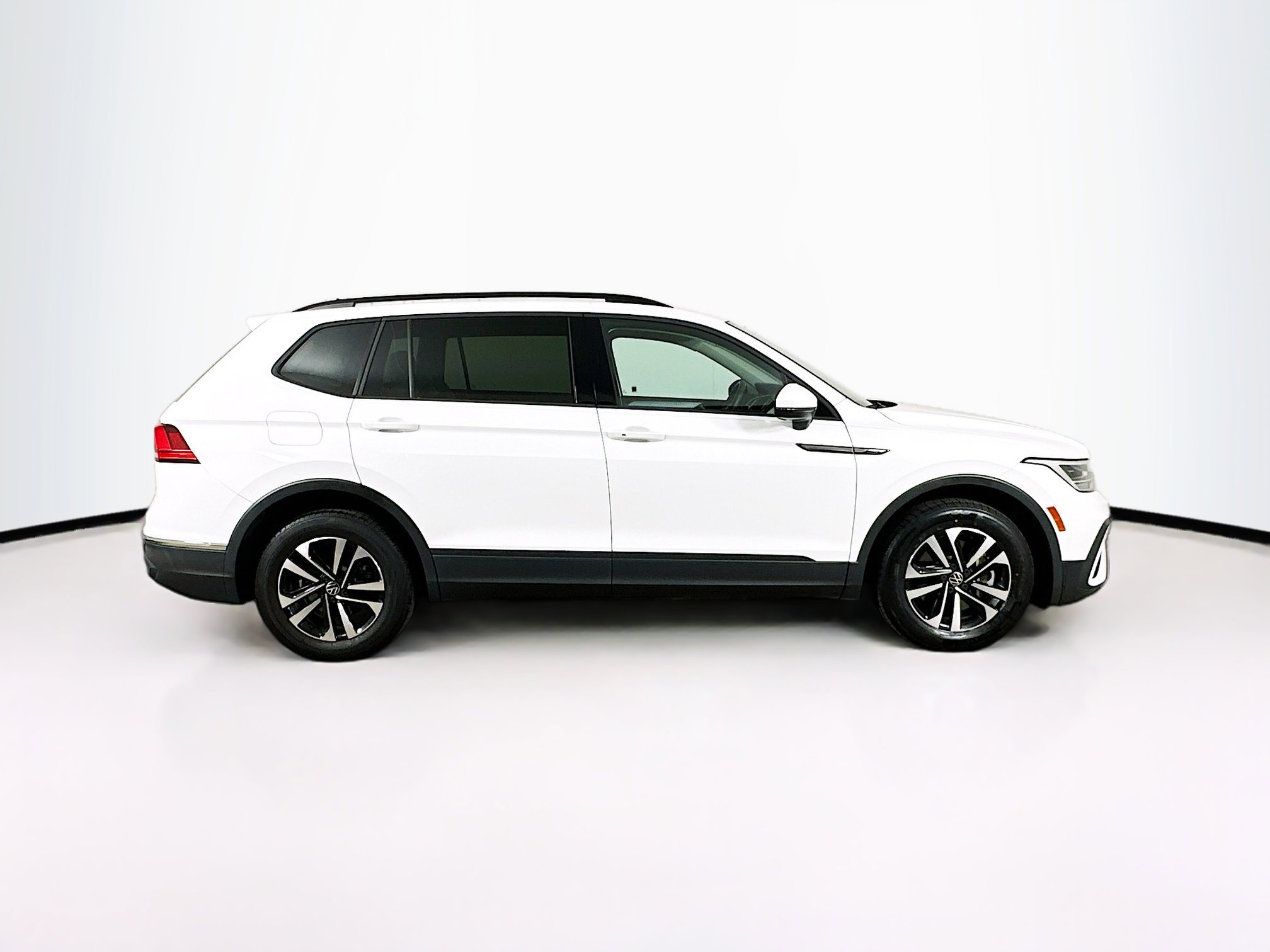 Used 2023 Volkswagen Tiguan S image 10