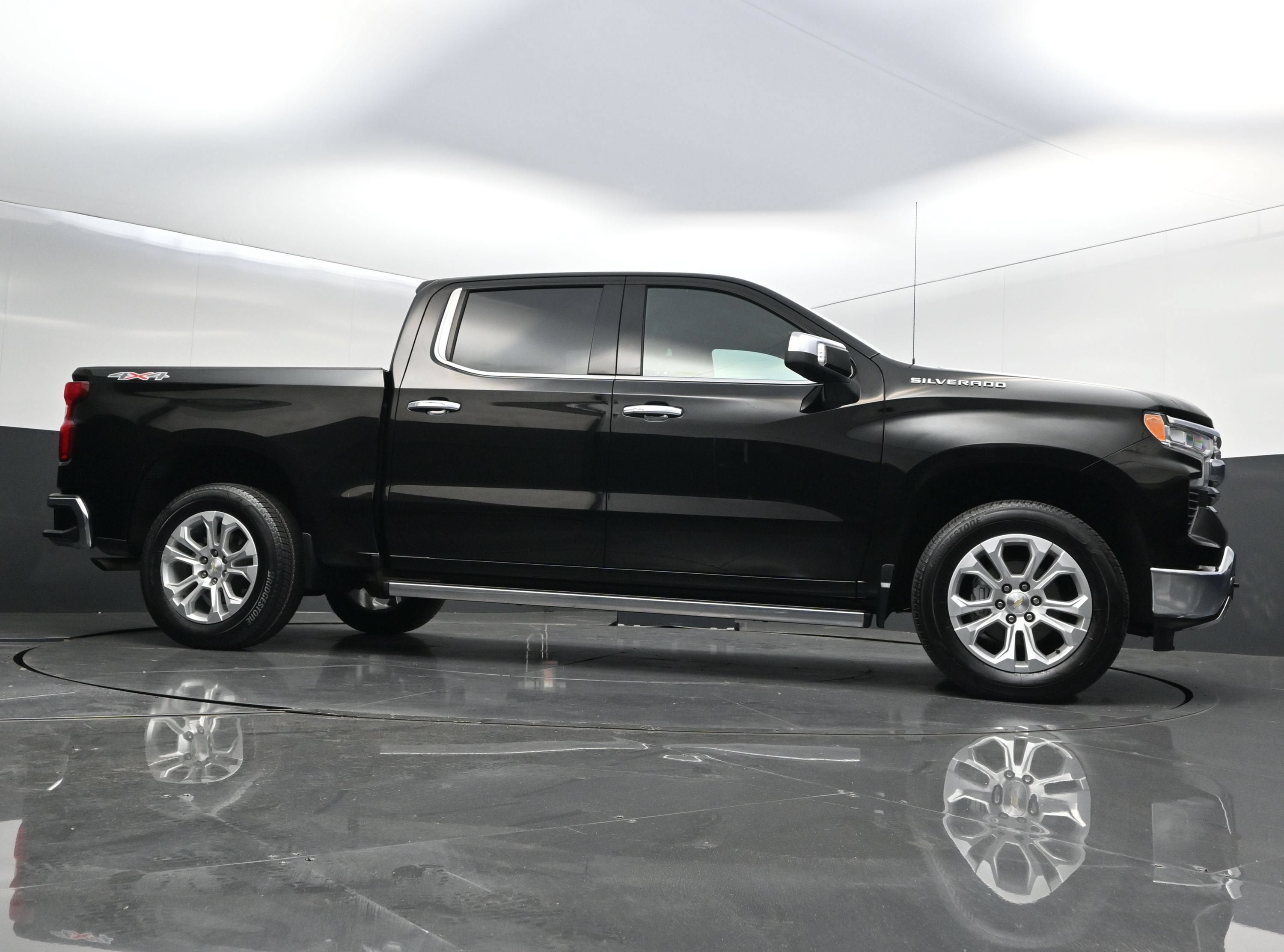 Certified 2023 Chevrolet Silverado 1500 LTZ w/ Technology Package AWD/4WD image 39