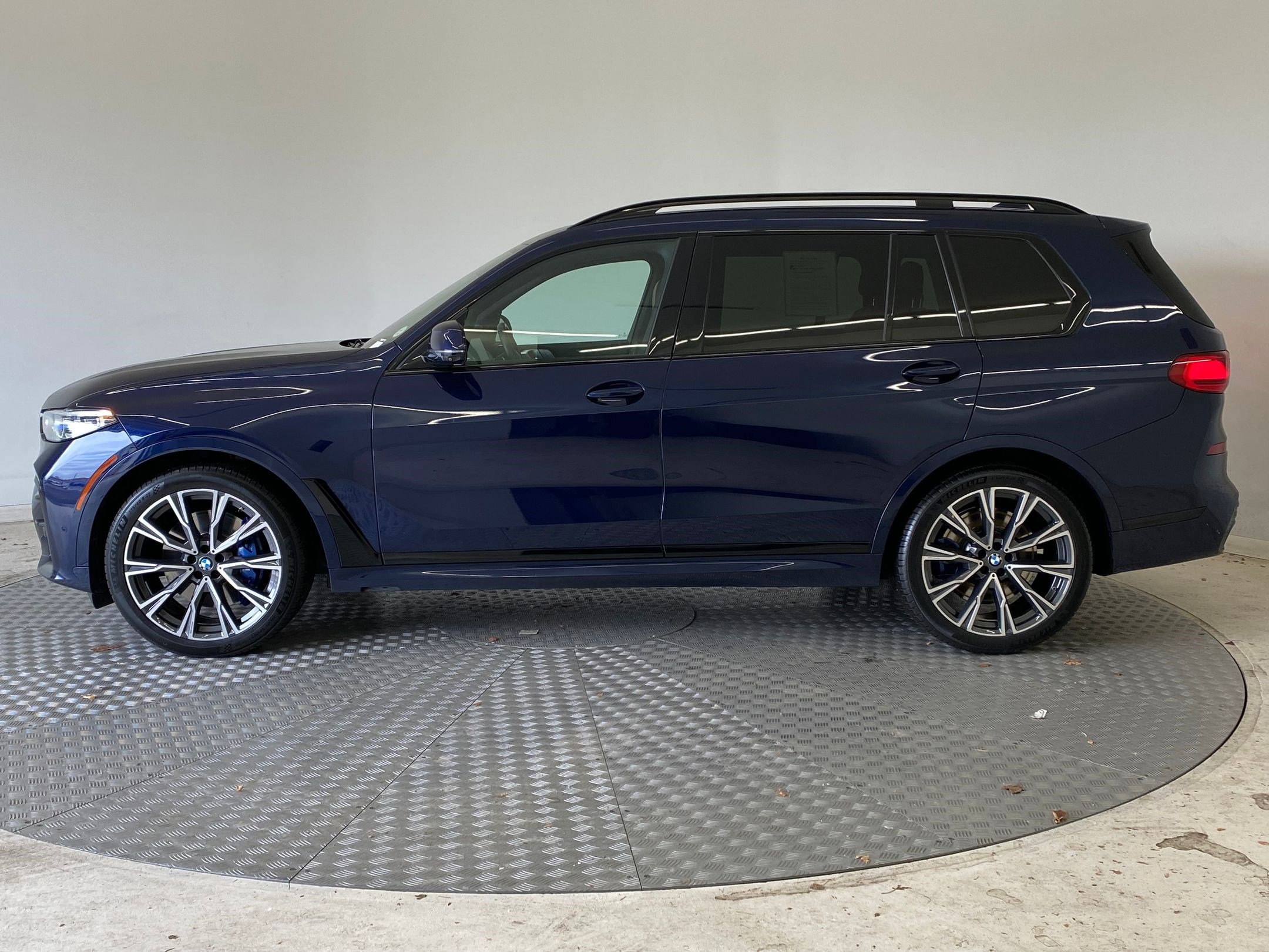 Used 2022 BMW X7 M50i w/ Dynamic Handling Package image 2