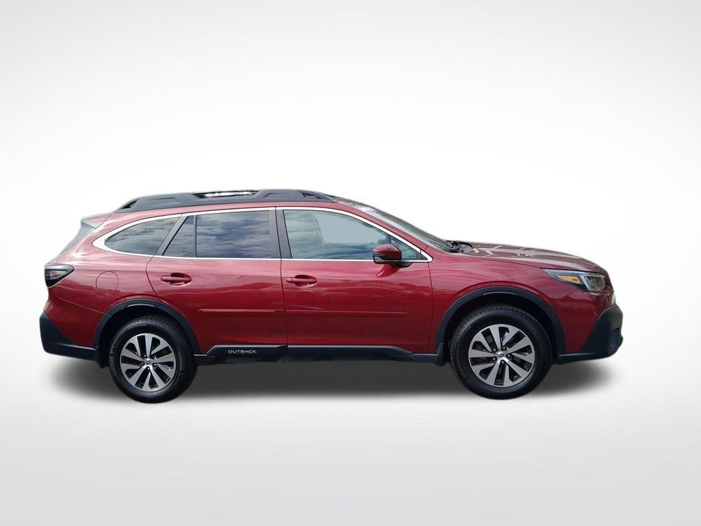 Used 2022 Subaru Outback Premium image 9