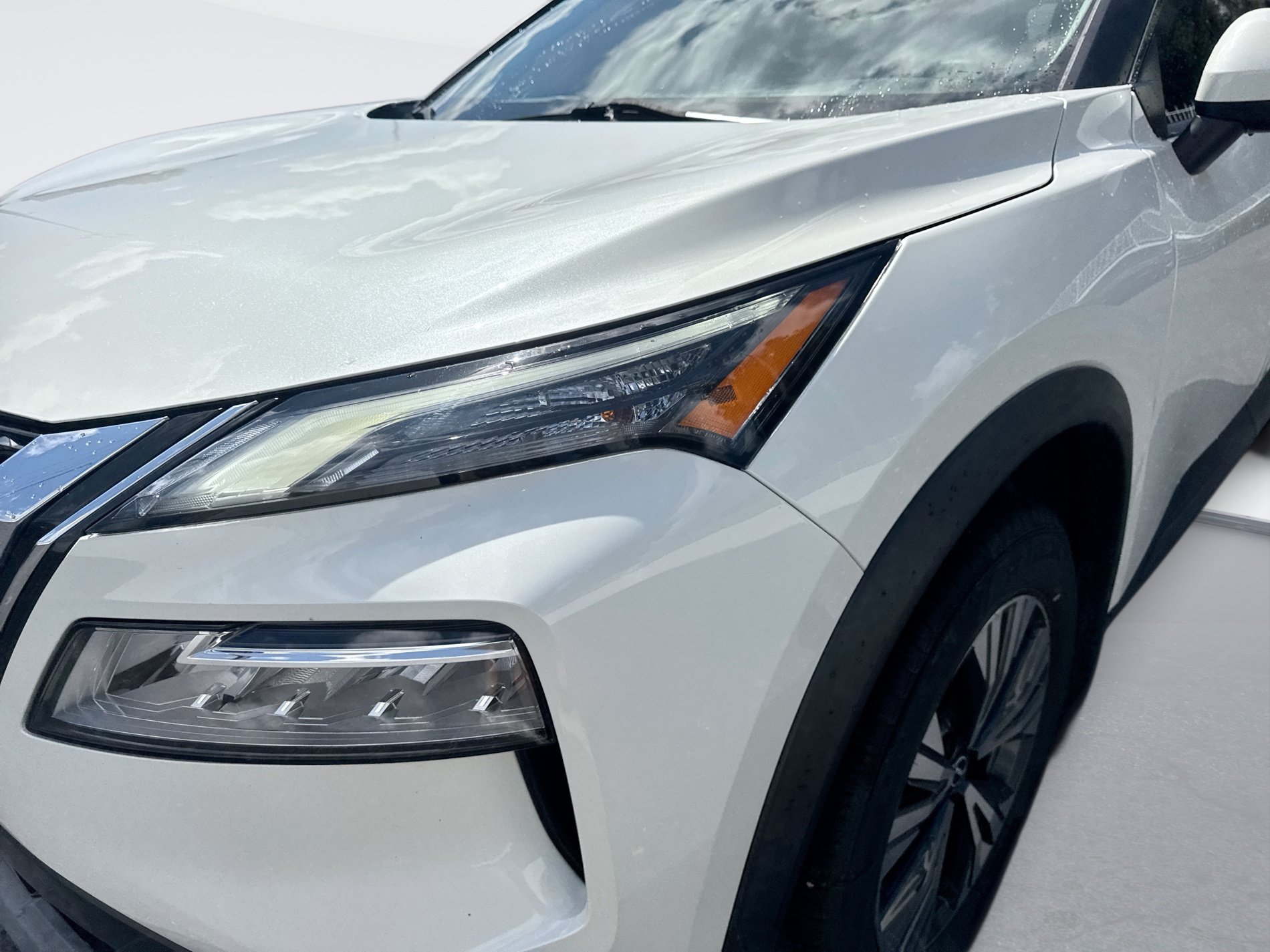 Used 2023 Nissan Rogue SV FWD image 10