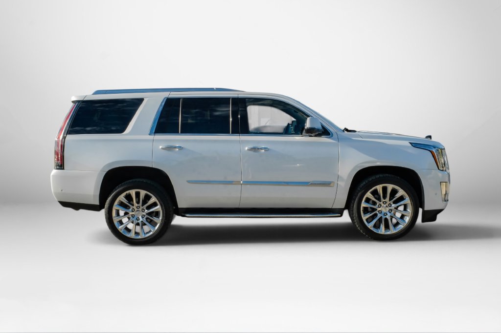 Used 2018 Cadillac Escalade Luxury AWD/4WD image 4