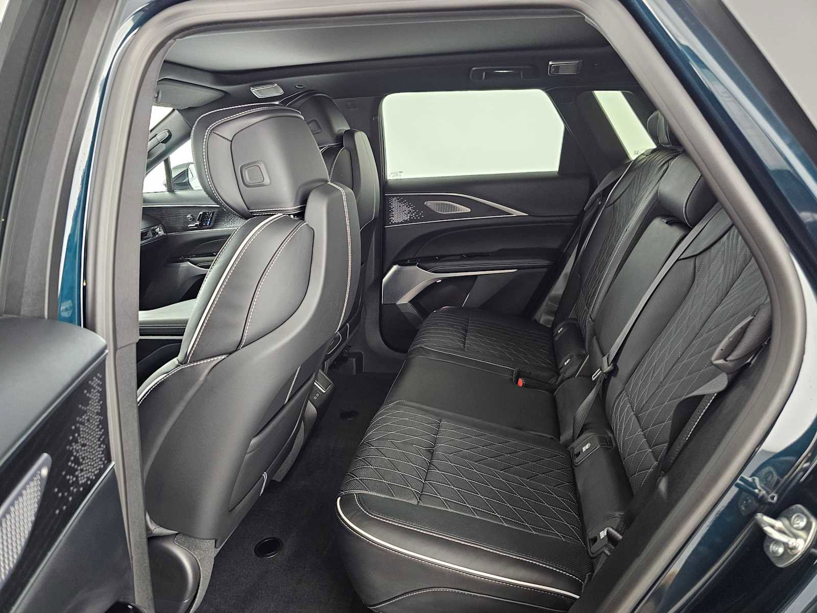 New 2026 Cadillac Lyriq V image 17