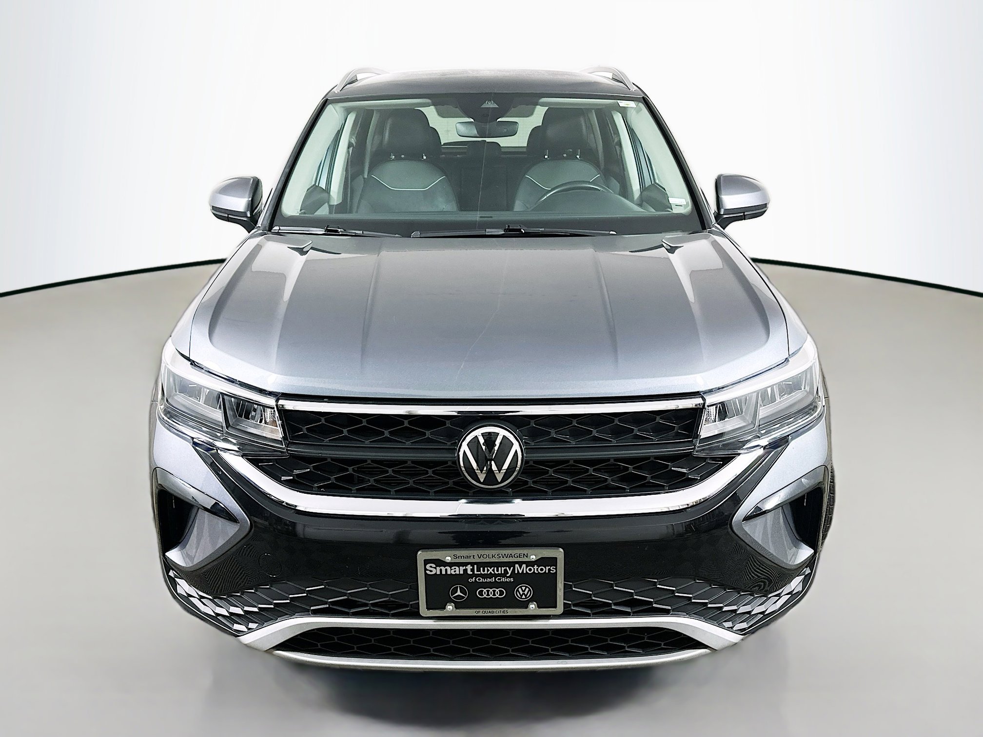 Used 2024 Volkswagen Taos SE image 2