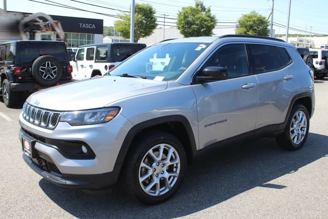 Used 2023 Jeep Compass Latitude AWD/4WD image 2