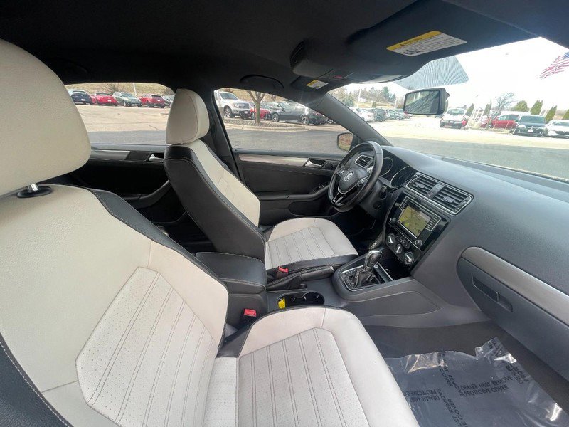 Used 2016 Volkswagen Jetta Sport image 10
