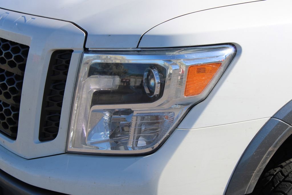 Used 2018 Nissan Titan PRO-4X image 9