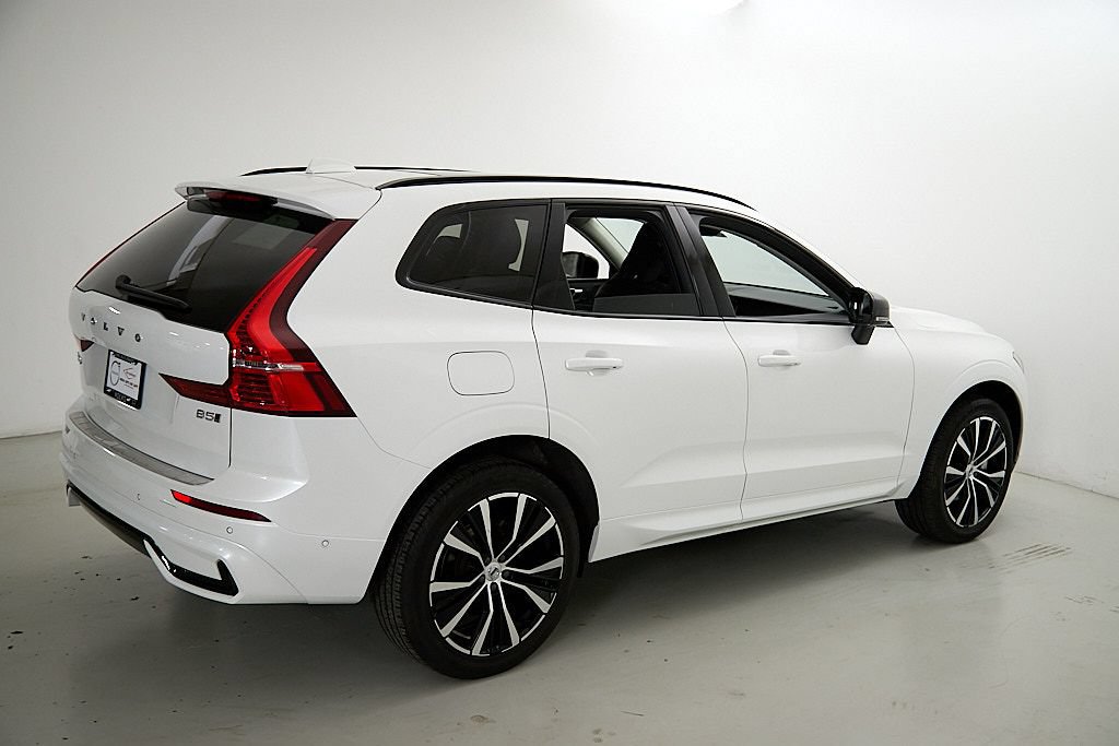Certified 2024 Volvo XC60 B5 Plus w/ Protection Package Premier AWD/4WD image 9