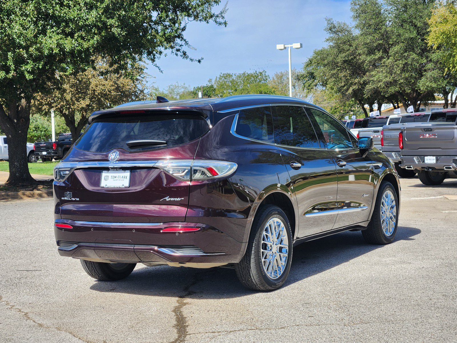 Used 2023 Buick Enclave Avenir w/ Avenir Technology Package FWD image 5