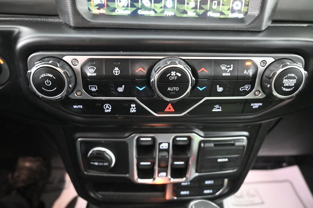 Used 2023 Jeep Wrangler Unlimited Sahara w/ Cold Weather Group AWD/4WD image 16