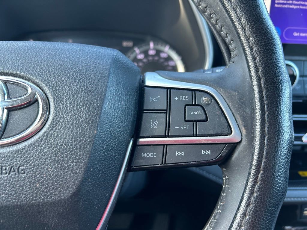 Used 2024 Toyota Highlander XLE image 18