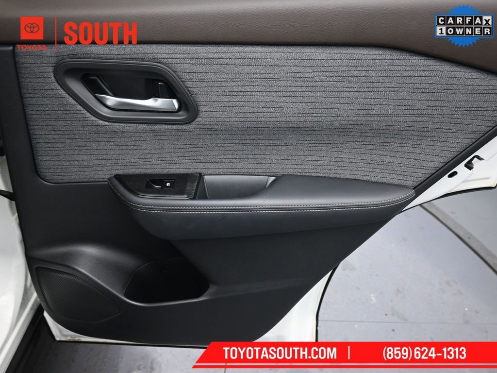 Used 2023 Nissan Rogue SV image 26
