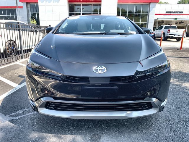 Used 2023 Toyota Prius Limited FWD image 3