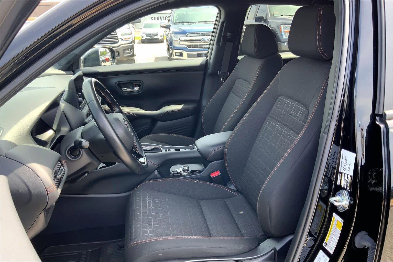Used 2025 Honda HR-V Sport image 8