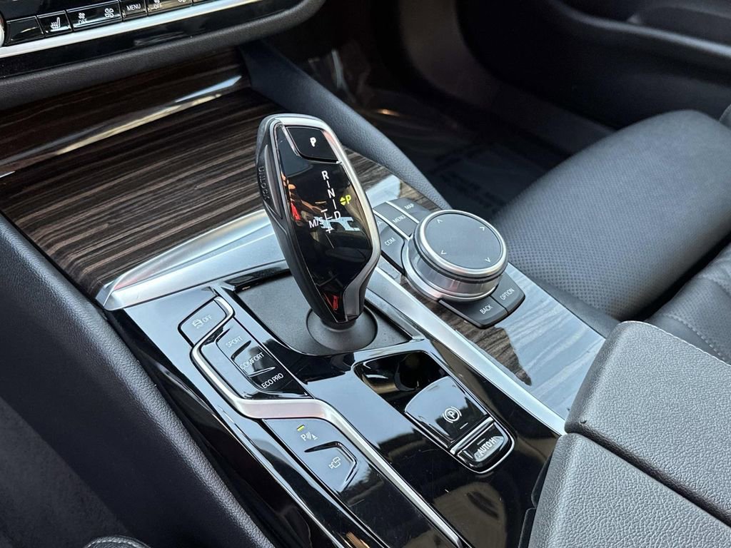 Used 2021 BMW 530i w/ Premium Package image 14