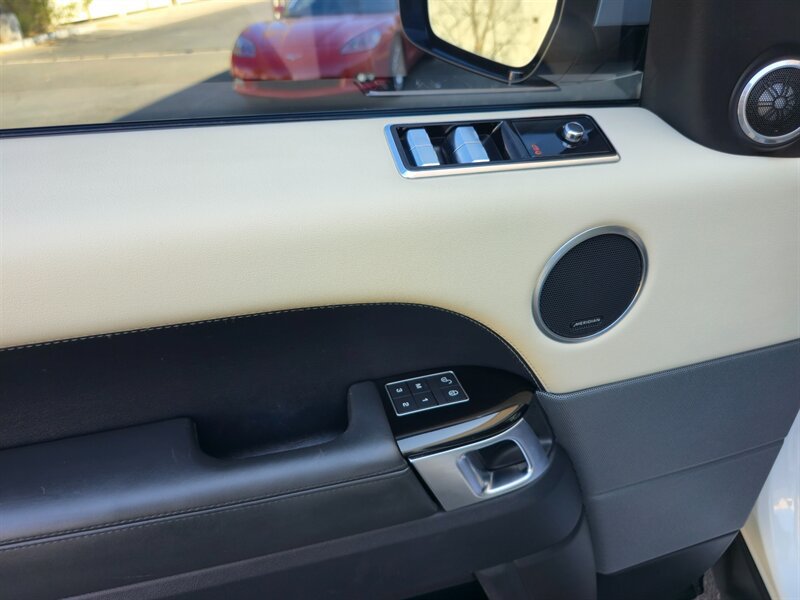 Used 2019 Land Rover Range Rover Sport HSE AWD/4WD image 12