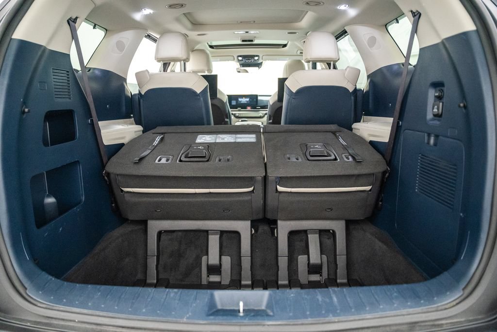 Used 2025 Kia Carnival SX FWD image 8