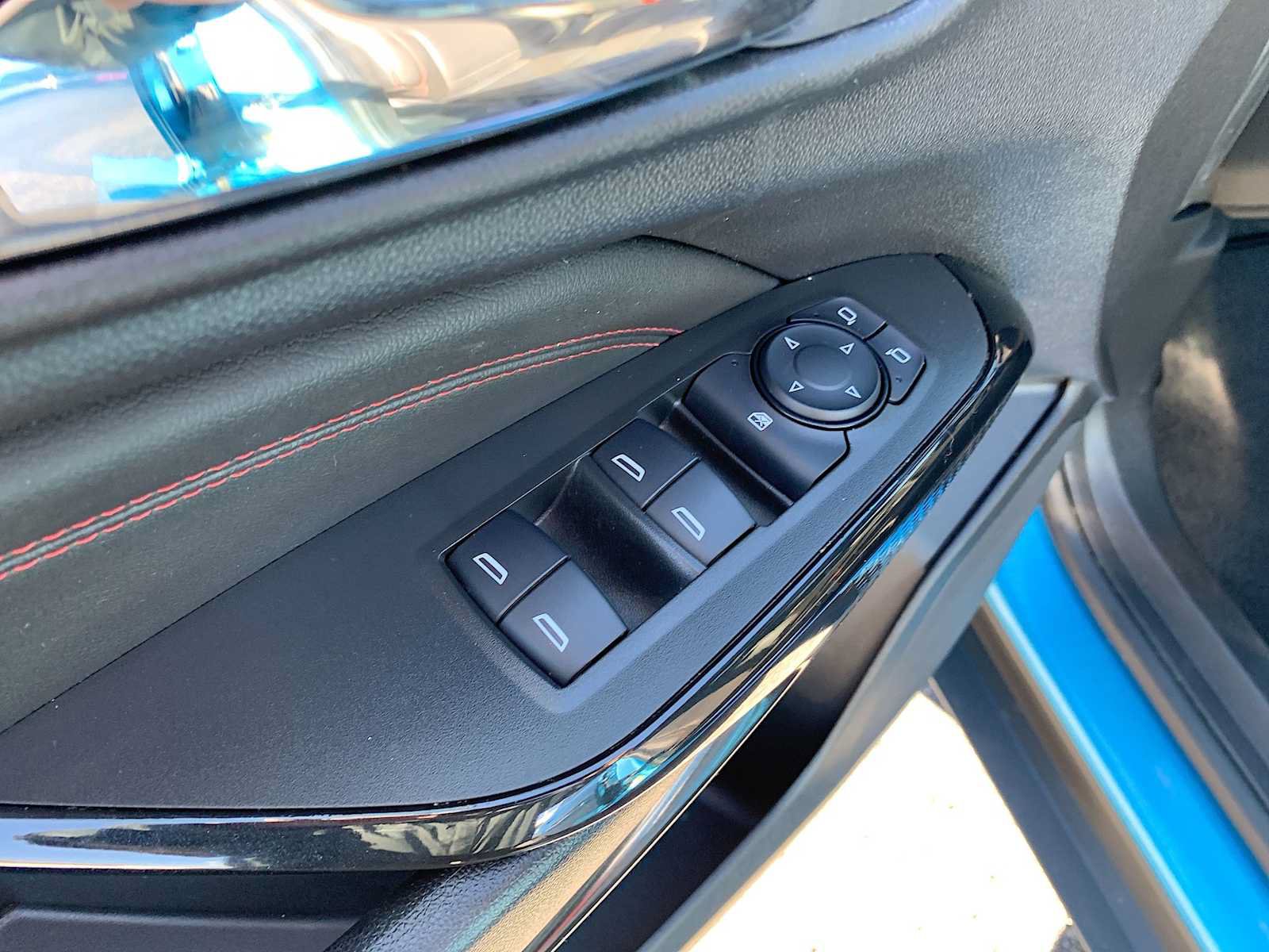 Used 2025 Chevrolet Trax RS w/ Sunroof Package FWD image 22