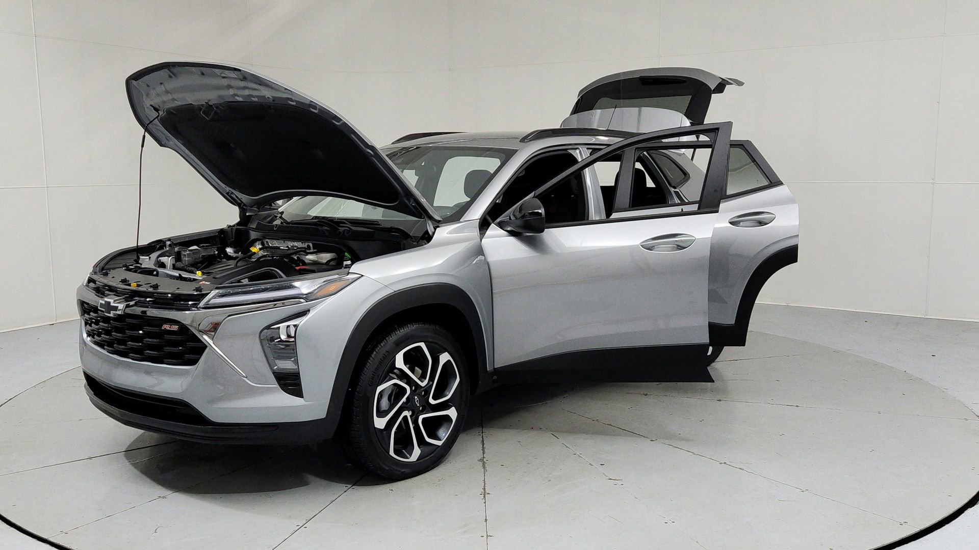 Certified 2025 Chevrolet Trax RS w/ Driver Confidence Package image 9