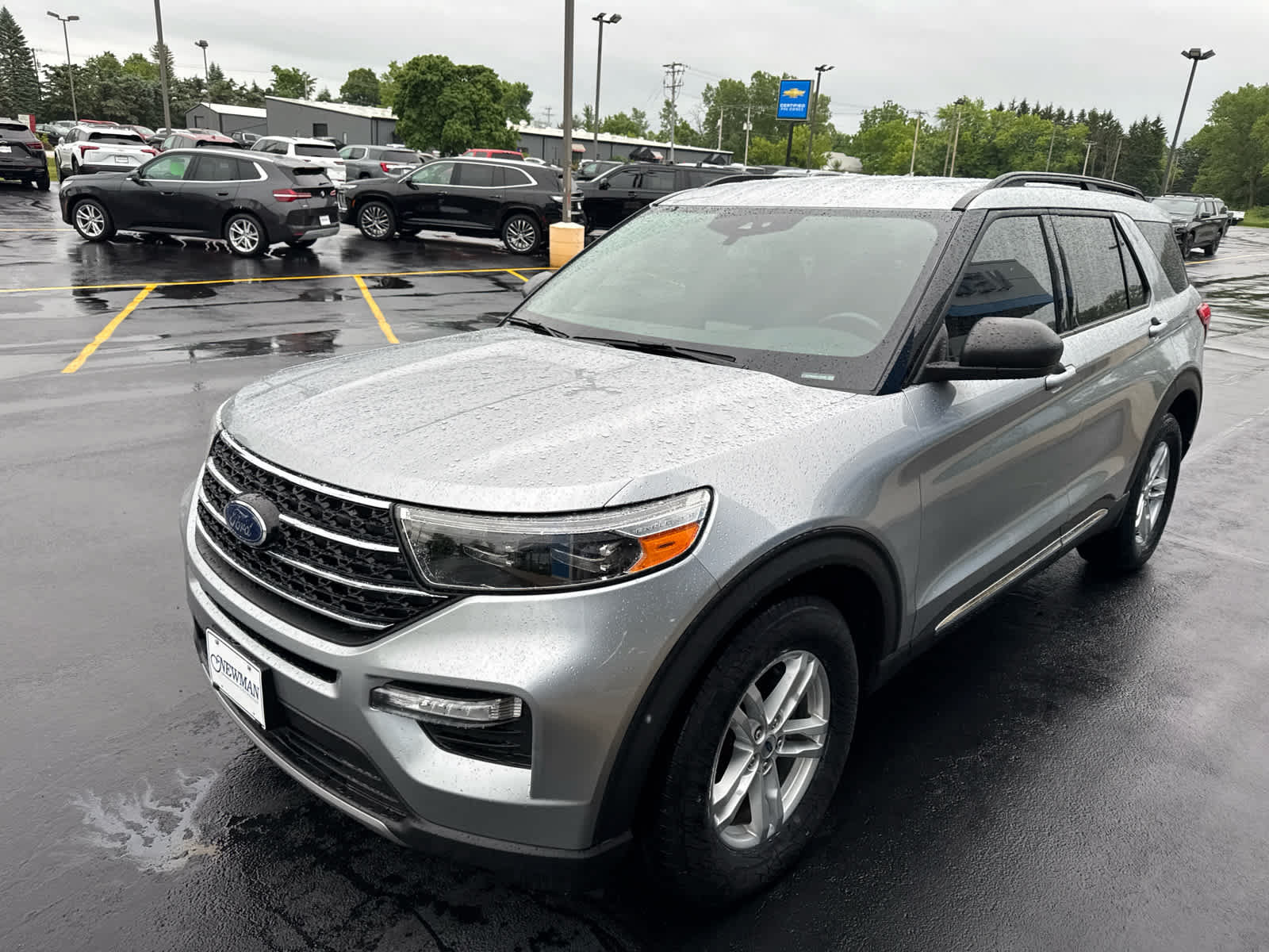 Used 2020 Ford Explorer XLT w/ Equipment Group 202A AWD/4WD image 11