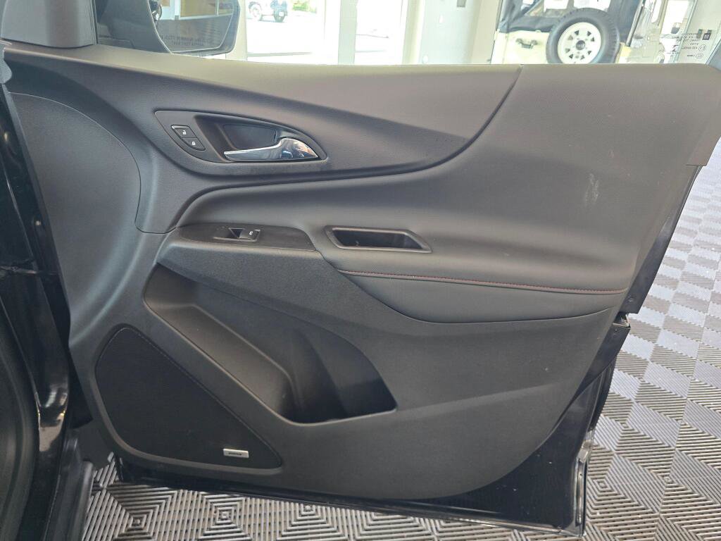 Used 2022 Chevrolet Equinox RS w/ RS Leather Package FWD image 43