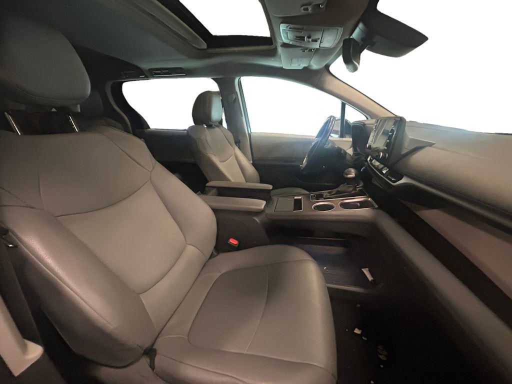 Certified 2024 Toyota Sienna XLE image 15