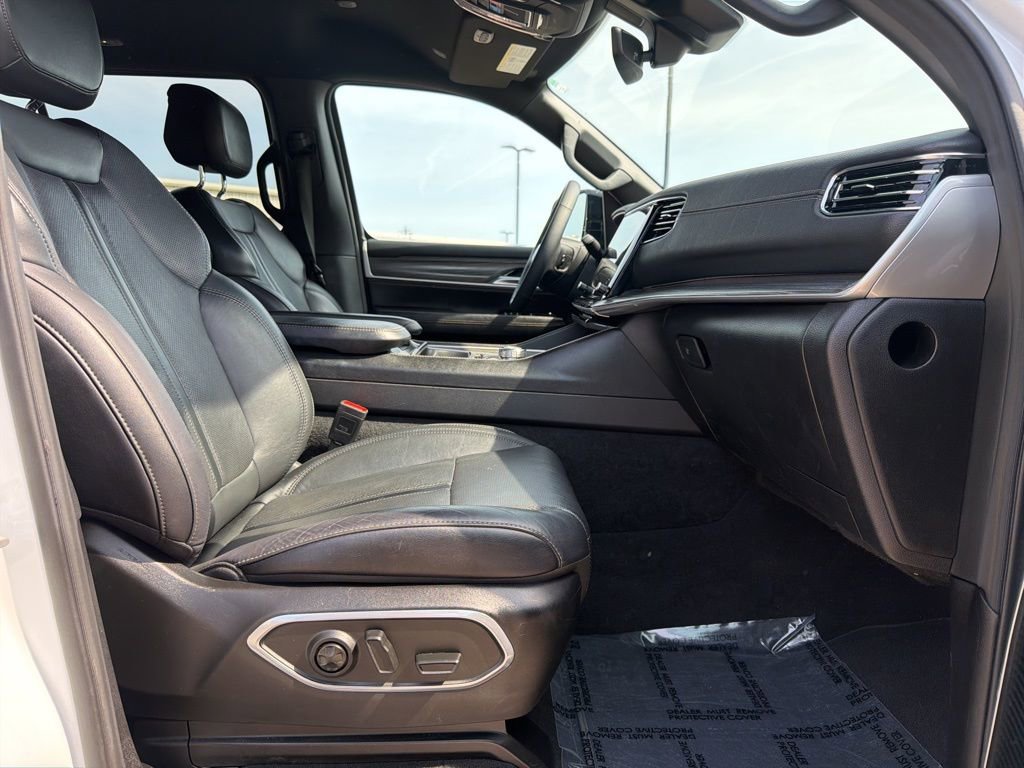 Used 2024 Jeep Wagoneer L Series II w/ Flexible Seating Group image 34