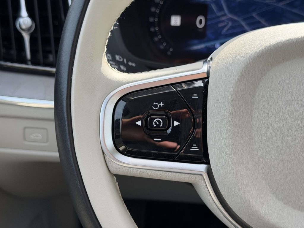 Used 2023 Volvo XC60 B5 Plus w/ Protection Package Premier image 9