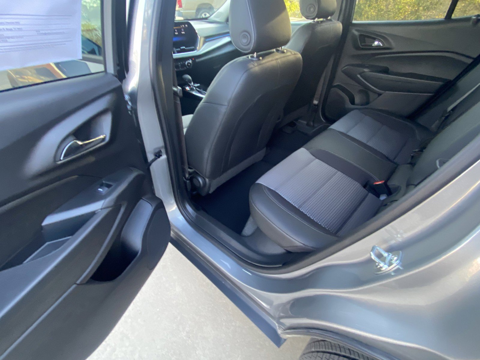 Used 2025 Chevrolet Trax LT w/ LT Convenience Package FWD image 15