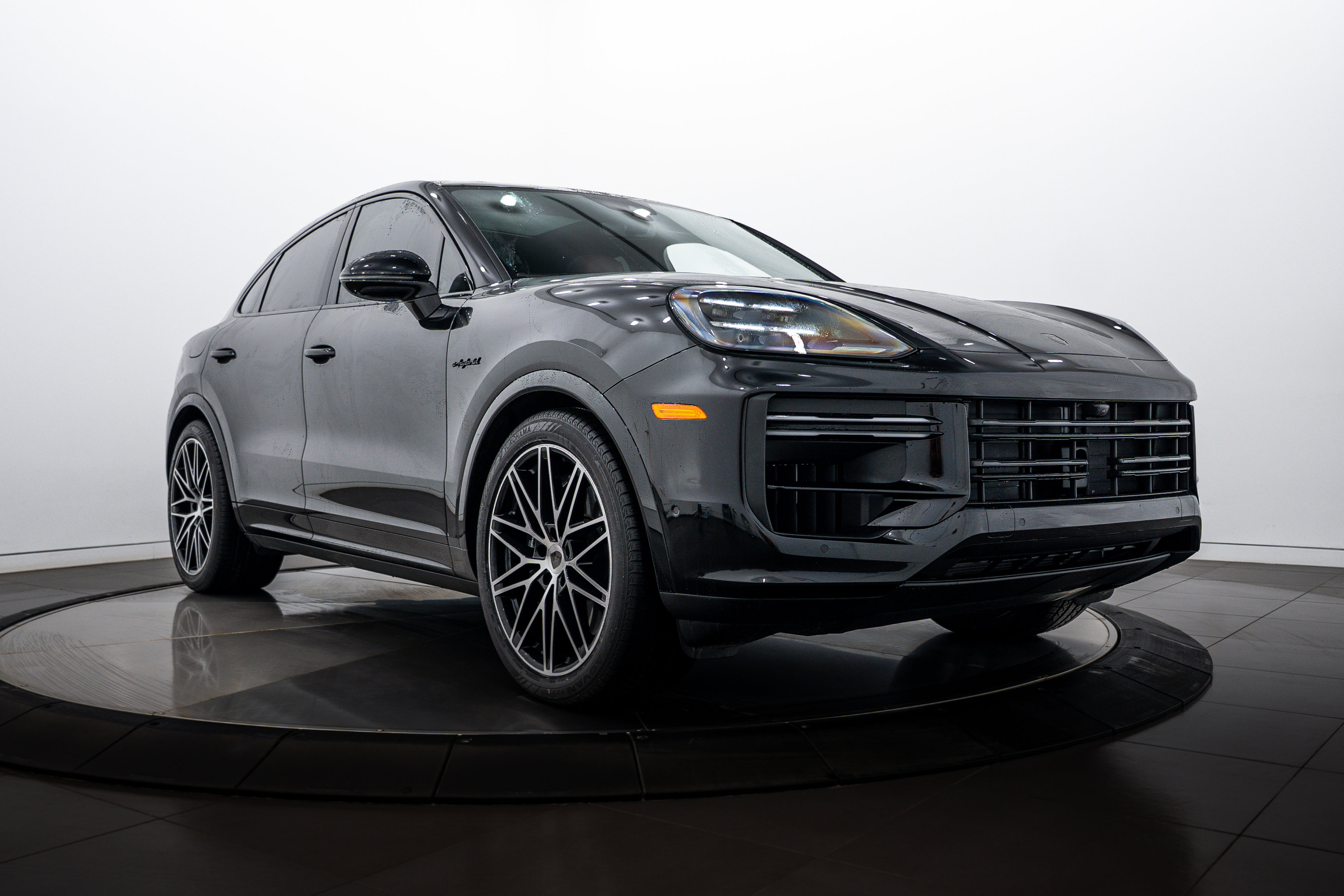 Certified 2026 Porsche Cayenne Turbo AWD/4WD image 9