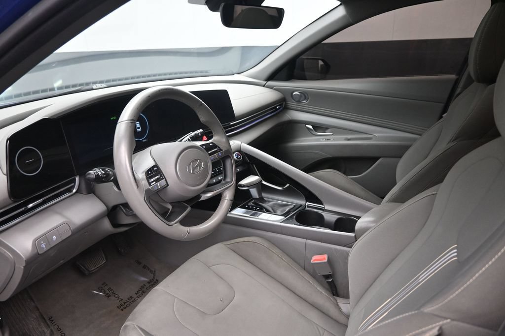 Used 2025 Hyundai Elantra SEL FWD image 18