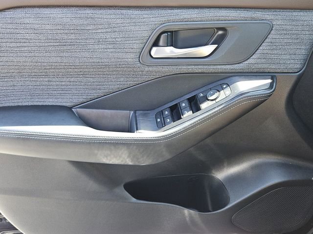 Used 2023 Nissan Rogue SV image 16