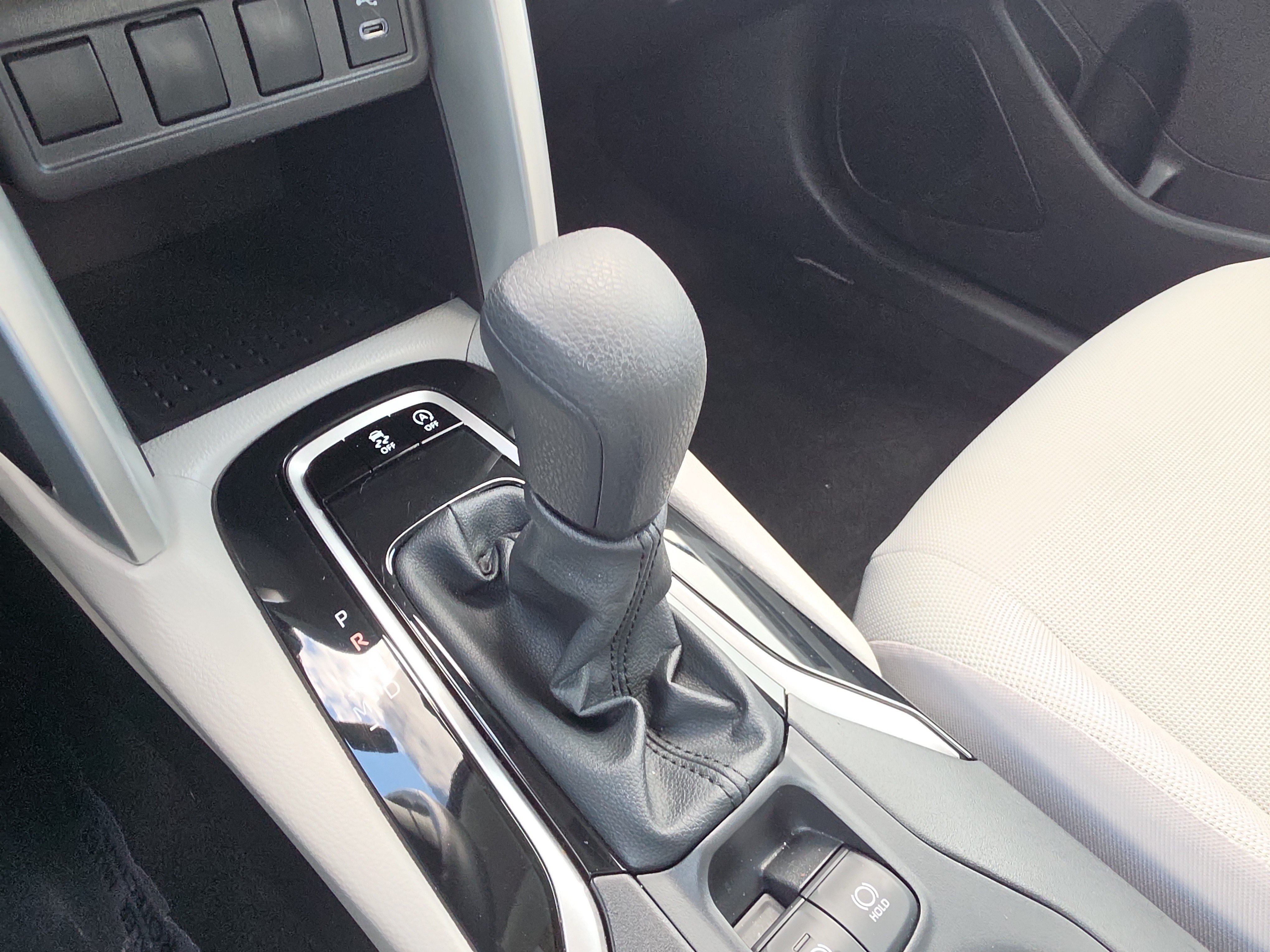 Used 2025 Toyota Corolla Cross L FWD image 30