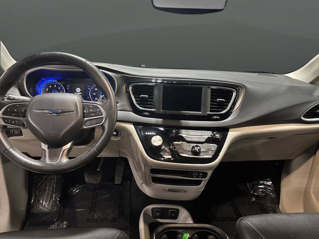 Used 2020 Chrysler Pacifica Touring-L image 33