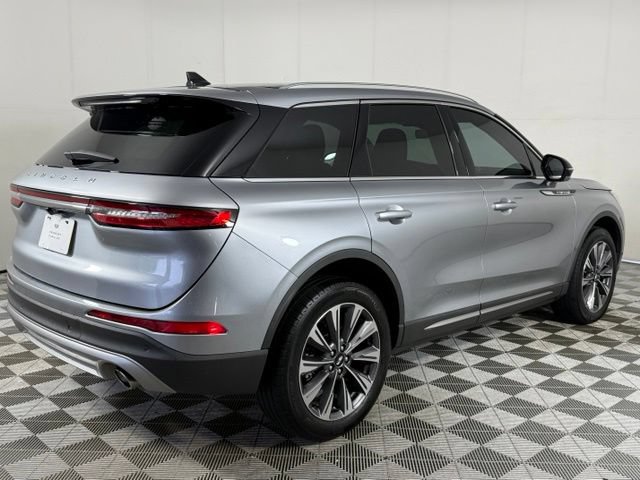 Used 2022 Lincoln Corsair Reserve w/ Elements Package FWD image 9