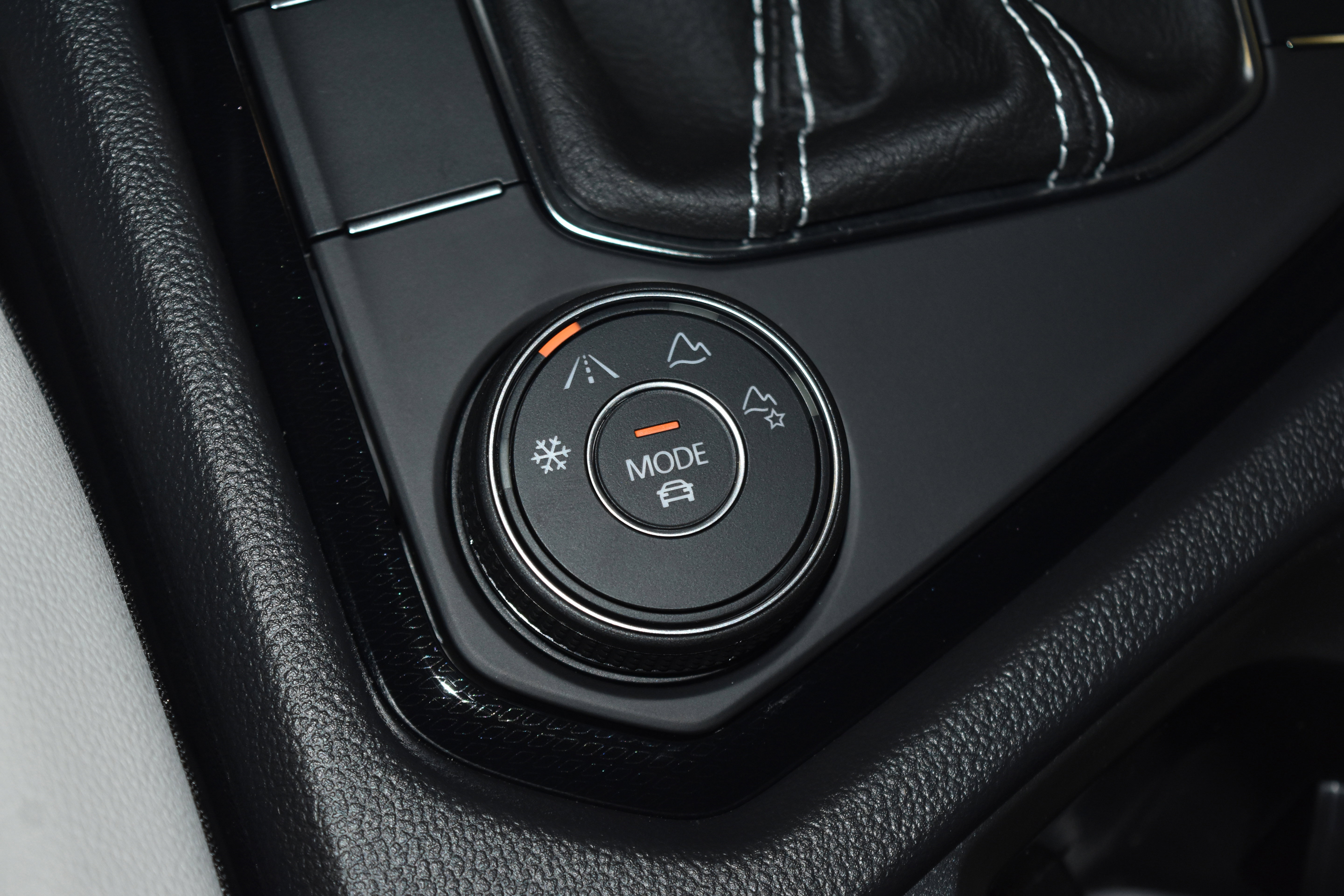 New 2025 Volkswagen Taos SE image 13