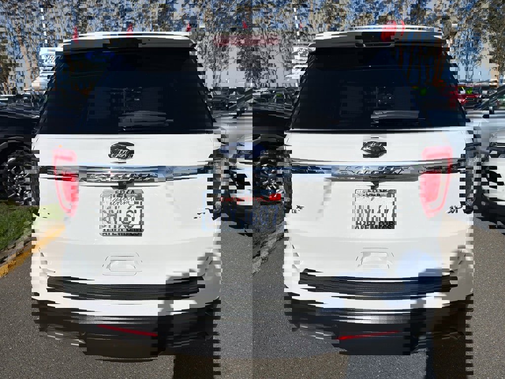 Used 2019 Ford Explorer XLT w/ Class III Trailer Tow Package image 3